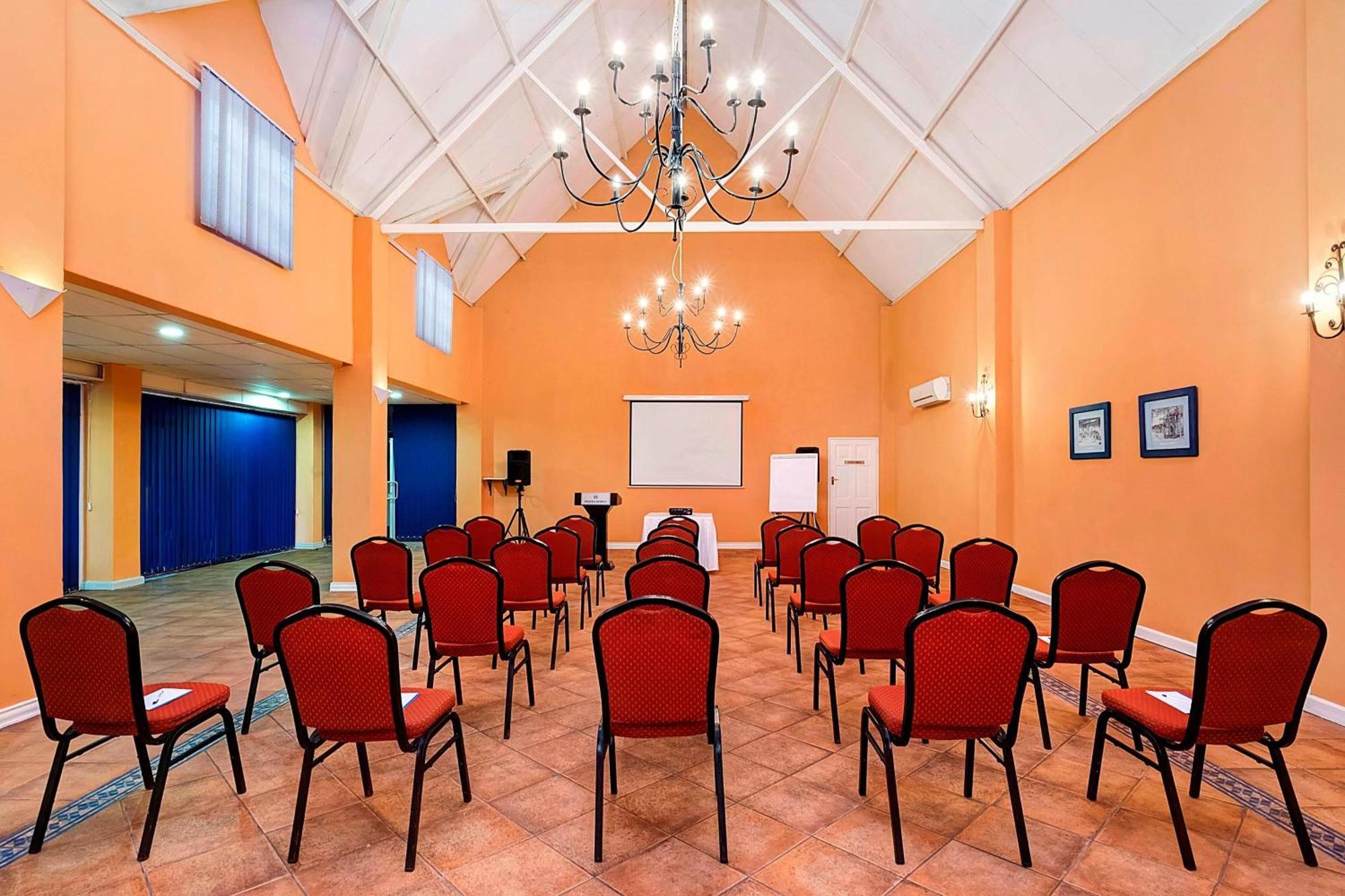 Protea Hotel By Marriott Chingola Exterior photo